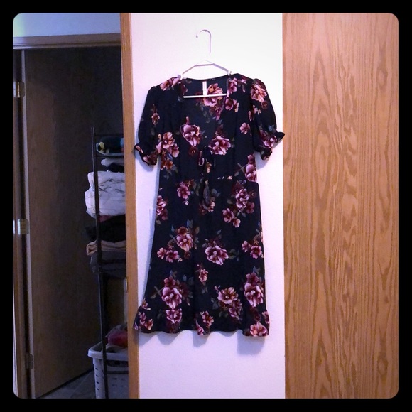 Spring dress - Picture 1 of 3